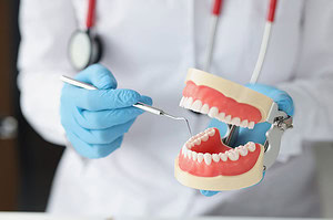 Zahnarzt Dr. Nekzai Hamburg - Veneers, bleaching