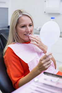 Zahnarzt Dr. Nekzai Hamburg - Veneers, bleaching