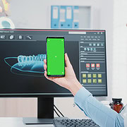 Zahnimplantate 2025: Neue Materialien und Techniken